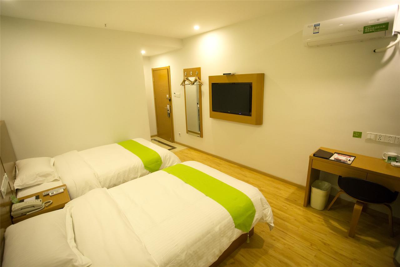 Vatica Xuzhou High Speed Railway Station Hotel Екстериор снимка